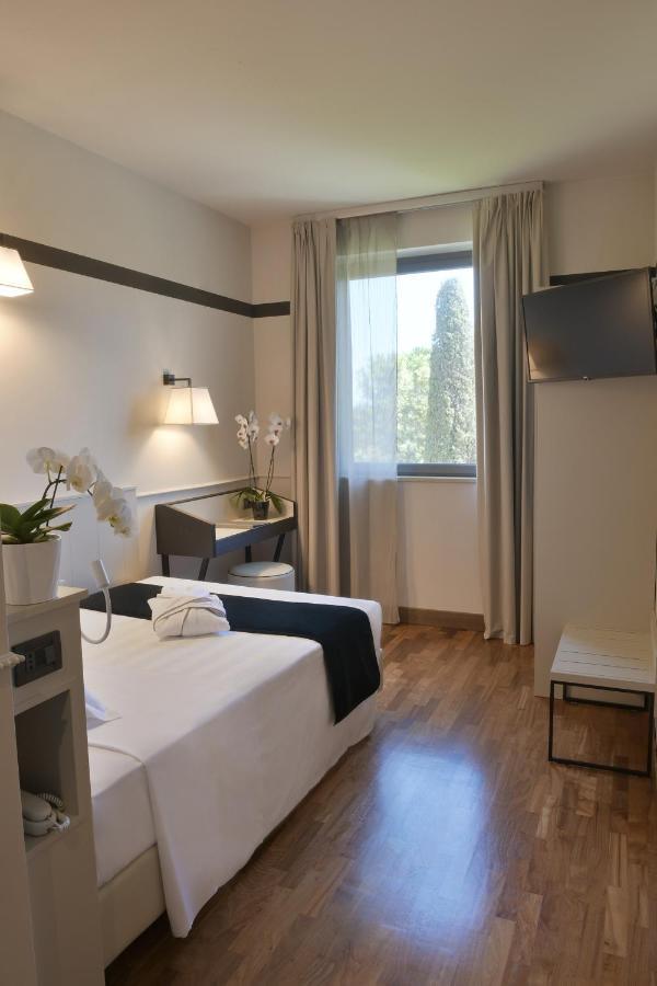 Hotel Torresi Potenza Picena Exterior photo