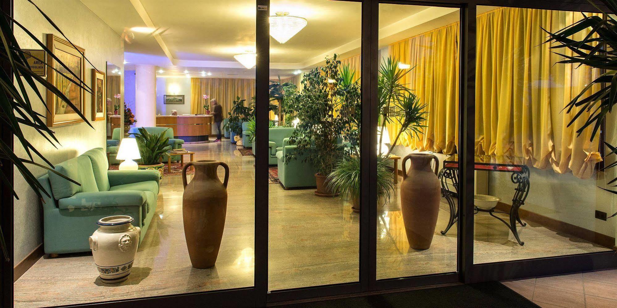 Hotel Torresi Potenza Picena Exterior photo